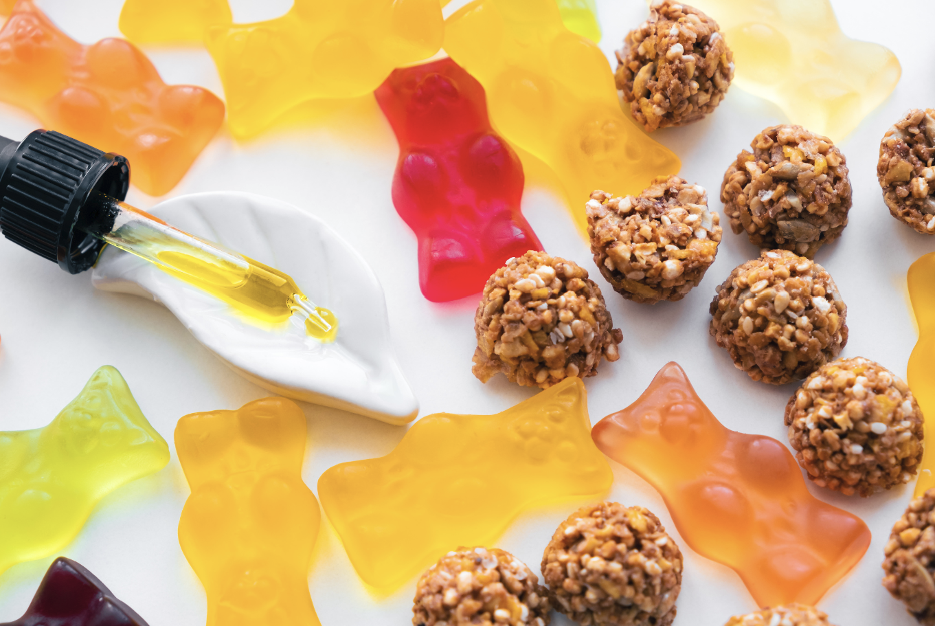 CBD Oil vs. Gummies: Understanding the Differences and Choosing the Right Option